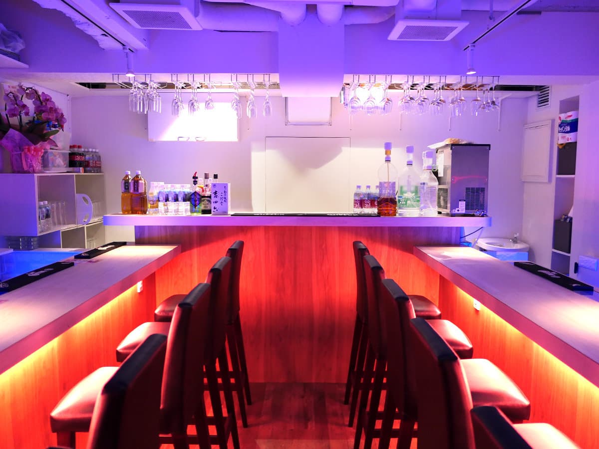 Girls Bar Hot Hips