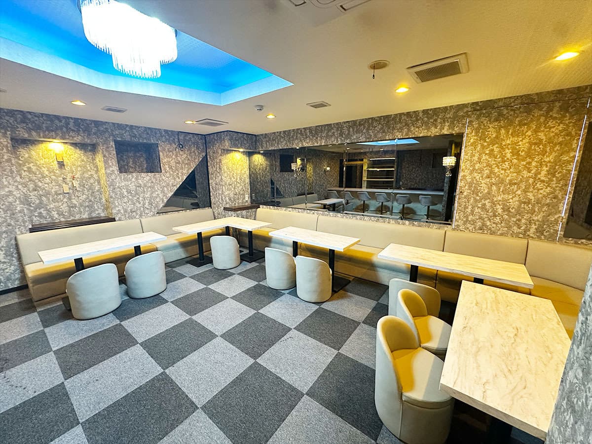 Girls Lounge Lycoris